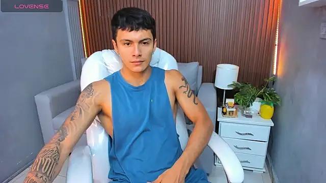 Snapshot of Leo_santoro chatting on November 15, 2025, 3:27 pm Leo santoro online show from November 15, 2025, 3:27 pm