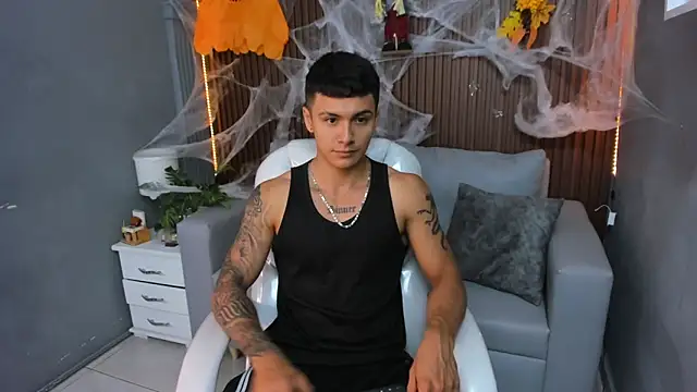 Snapshot of Leo_santoro chatting on October 24, 2025, 1:21 pm Leo santoro online show from October 24, 2025, 1:21 pm