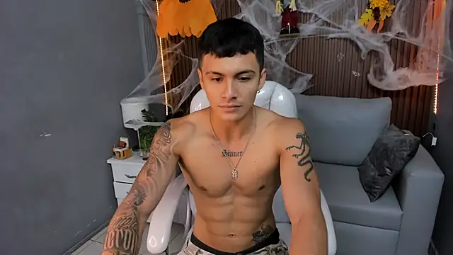 Snapshot of Leo_santoro chatting on October 25, 2025, 2:17 pm Leo santoro online show from October 25, 2025, 2:17 pm