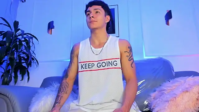 Snapshot of Leo_santoro chatting on March 2, 2026, 1:18 pm Leo santoro online show from March 2, 2026, 1:18 pm