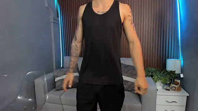 Snapshot of Leo_santoro chatting on September 17, 2025, 2:19 pm Leo santoro online show from September 17, 2025, 2:19 pm