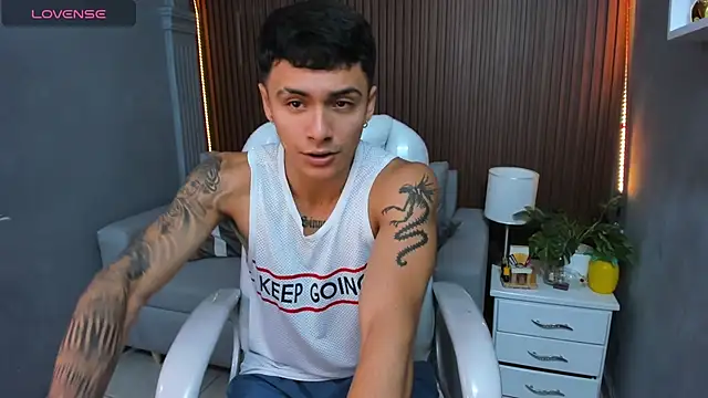 Snapshot of Leo_santoro chatting on November 24, 2025, 1:55 pm Leo santoro online show from November 24, 2025, 1:55 pm