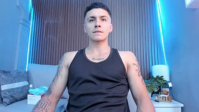 Snapshot of Leo_santoro chatting on September 26, 2025, 2:35 pm Leo santoro online show from September 26, 2025, 2:35 pm