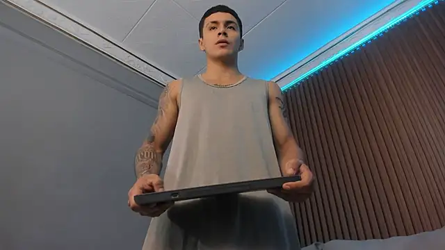 Snapshot of Leo_santoro chatting on September 16, 2025, 2:18 pm Leo santoro online show from September 16, 2025, 2:18 pm