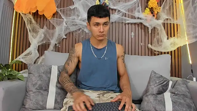 Snapshot of Leo_santoro chatting on October 31, 2025, 1:41 pm Leo santoro online show from October 31, 2025, 1:41 pm