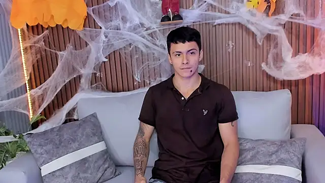 Snapshot of Leo_santoro chatting on October 16, 2025, 1:52 pm Leo santoro online show from October 16, 2025, 1:52 pm