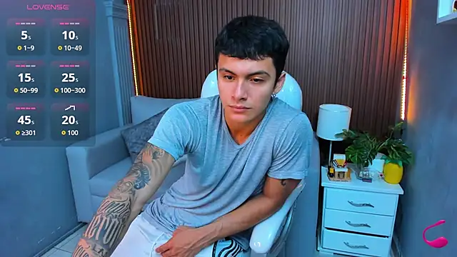 Snapshot of Leo_santoro chatting on November 18, 2025, 3:04 pm Leo santoro online show from November 18, 2025, 3:04 pm