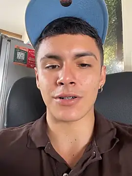 Snapshot of Leo_santoro chatting on October 3, 2025, 1:34 pm Leo santoro online show from October 3, 2025, 1:34 pm