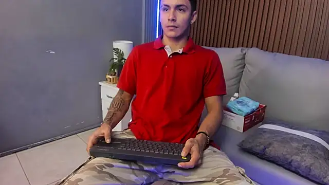 Snapshot of Leo_santoro chatting on October 6, 2025, 1:23 pm Leo santoro online show from October 6, 2025, 1:23 pm