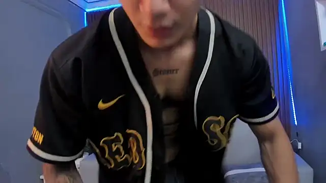 Snapshot of Leo_santoro chatting on October 7, 2025, 1:34 pm Leo santoro online show from October 7, 2025, 1:34 pm