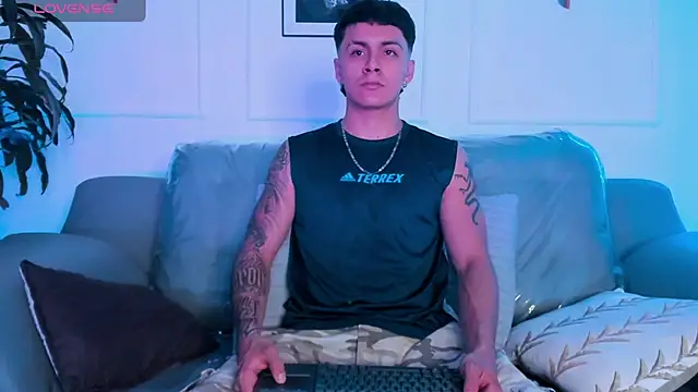 Snapshot of Leo_santoro chatting on February 12, 2026, 1:11 pm Leo santoro online show from February 12, 2026, 1:11 pm