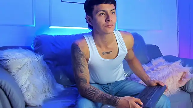 Snapshot of Leo_santoro chatting on March 3, 2026, 1:29 pm Leo santoro online show from March 3, 2026, 1:29 pm