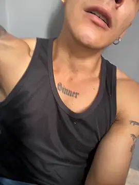 Snapshot of Leo_santoro chatting on September 30, 2025, 2:12 pm Leo santoro online show from September 30, 2025, 2:12 pm