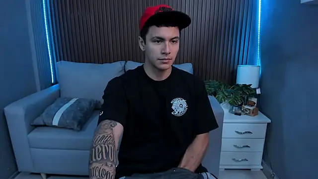 Snapshot of Leo_santoro chatting on September 22, 2025, 1:28 pm Leo santoro online show from September 22, 2025, 1:28 pm