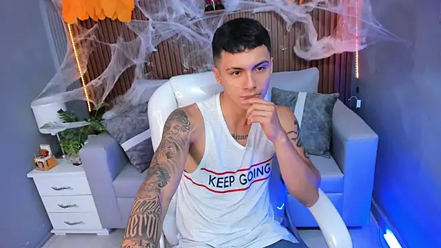 Snapshot of Leo_santoro chatting on October 21, 2025, 1:21 pm Leo santoro online show from October 21, 2025, 1:21 pm