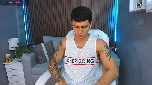 Snapshot of Leo_santoro chatting on November 11, 2025, 1:39 pm Leo santoro online show from November 11, 2025, 1:39 pm