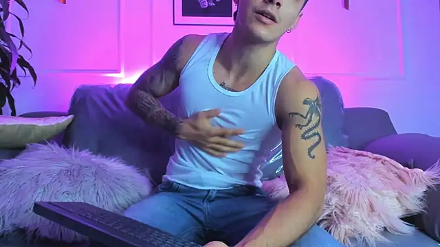 Snapshot of Leo_santoro chatting on February 21, 2026, 3:03 pm Leo santoro online show from February 21, 2026, 3:03 pm