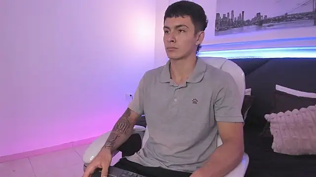 Snapshot of Leo_santoro chatting on November 4, 2025, 2:21 pm Leo santoro online show from November 4, 2025, 2:21 pm