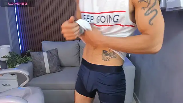 Snapshot of Leo_santoro chatting on November 8, 2025, 3:26 pm Leo santoro online show from November 8, 2025, 3:26 pm