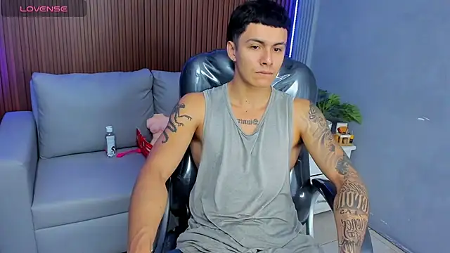 Snapshot of Leo_santoro chatting on January 17, 2026, 2:53 pm Leo santoro online show from January 17, 2026, 2:53 pm