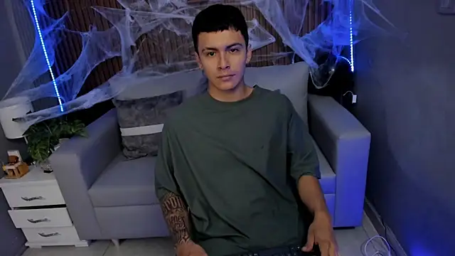 Snapshot of Leo_santoro chatting on October 9, 2025, 1:11 pm Leo santoro online show from October 9, 2025, 1:11 pm