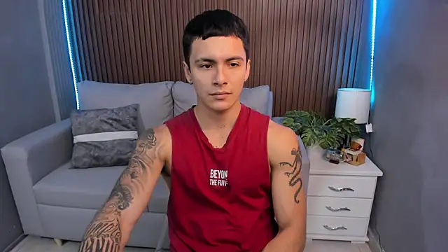 Snapshot of Leo_santoro chatting on September 18, 2025, 1:47 pm Leo santoro online show from September 18, 2025, 1:47 pm