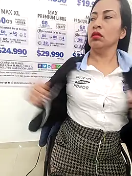 Snapshot of PAULA20- chatting on February 4, 2026, 12:33 pm PAULA20- online show from February 4, 2026, 12:33 pm