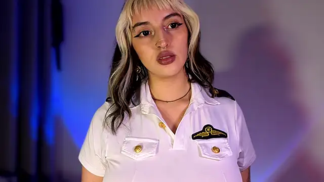 Snapshot of Blueee_cat chatting on May 3, 2026, 7:13 am Blueee cat online show from May 3, 2026, 7:13 am