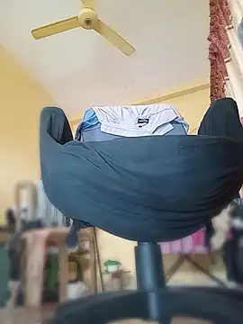 Snapshot of femboyslqueen chatting on February 18, 2026, 6:44 am femboyslqueen online show from February 18, 2026, 6:44 am