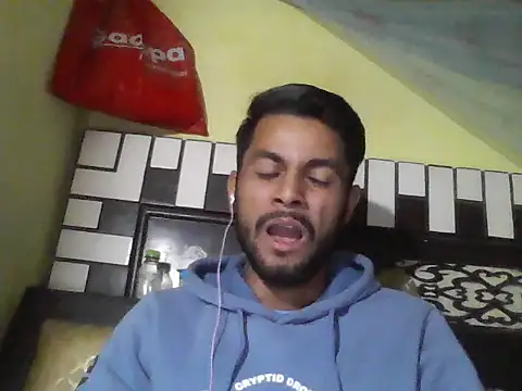 ursdreamperson online show from December 18, 2025, 4:28 am