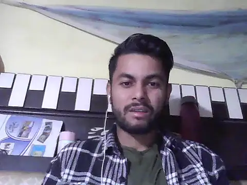 ursdreamperson online show from November 6, 2025, 2:26 am