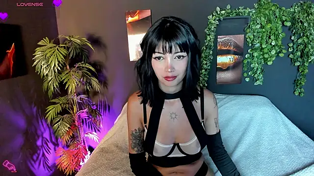 Evelyn Russoo online show from September 20, 2025, 2:00 pm