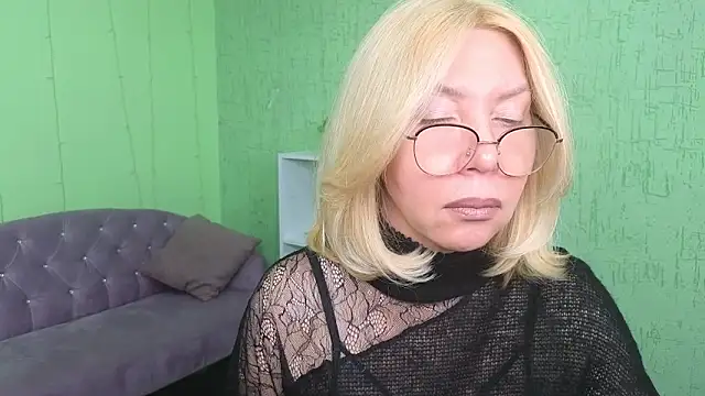 Snapshot of Wendy_Waves chatting on November 13, 2025, 12:09 pm Wendy Waves online show from November 13, 2025, 12:09 pm