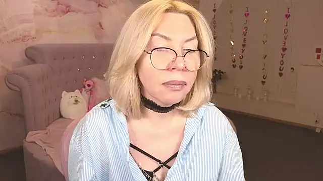 Snapshot of Wendy_Waves chatting on October 21, 2025, 12:04 pm Wendy Waves online show from October 21, 2025, 12:04 pm