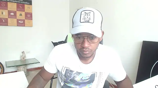 Snapshot of AndyCalifornia1 chatting on October 9, 2025, 3:23 pm AndyCalifornia1 online show from October 9, 2025, 3:23 pm