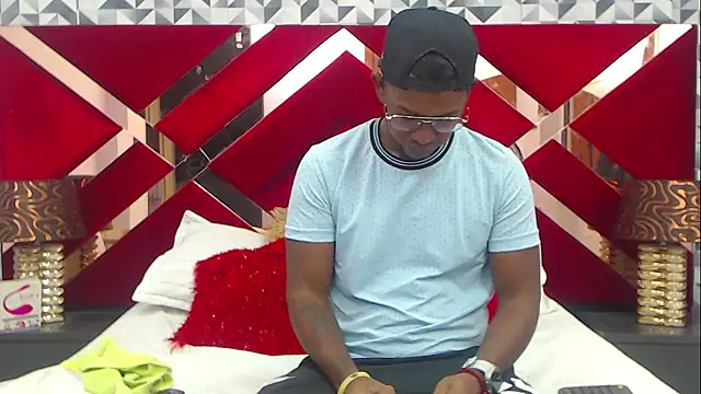 Snapshot of AndyCalifornia1 chatting on November 14, 2025, 12:53 pm AndyCalifornia1 online show from November 14, 2025, 12:53 pm