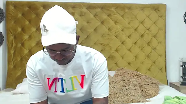 Snapshot of AndyCalifornia1 chatting on October 20, 2025, 12:38 pm AndyCalifornia1 online show from October 20, 2025, 12:38 pm