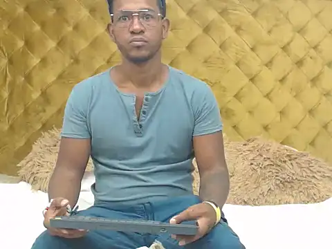 Snapshot of AndyCalifornia1 chatting on October 17, 2025, 11:56 am AndyCalifornia1 online show from October 17, 2025, 11:56 am