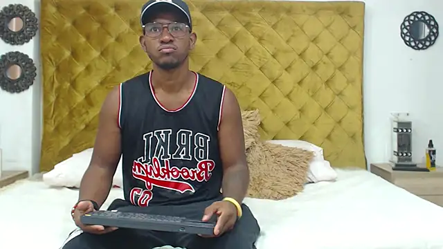 Snapshot of AndyCalifornia1 chatting on October 21, 2025, 2:38 pm AndyCalifornia1 online show from October 21, 2025, 2:38 pm