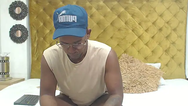 Snapshot of AndyCalifornia1 chatting on November 19, 2025, 1:11 pm AndyCalifornia1 online show from November 19, 2025, 1:11 pm