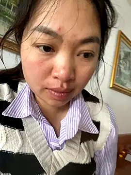 Snapshot of Nhung584 chatting on November 12, 2025, 2:04 am Nhung584 online show from November 12, 2025, 2:04 am