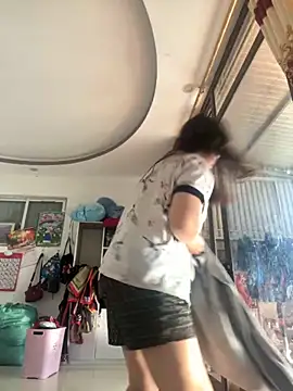 Snapshot of Nhung584 chatting on October 18, 2025, 12:01 am Nhung584 online show from October 18, 2025, 12:01 am