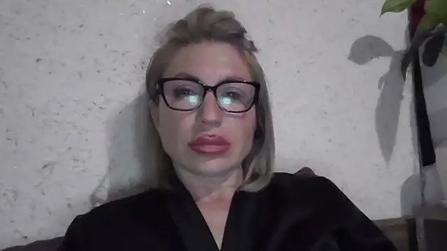 fox red lady7 online show from April 15, 2026, 8:53 pm