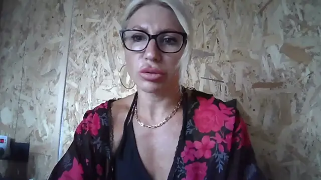 Snapshot of fox_red_lady7 chatting on July 11, 2026, 11:21 am fox red lady7 online show from July 11, 2026, 11:21 am