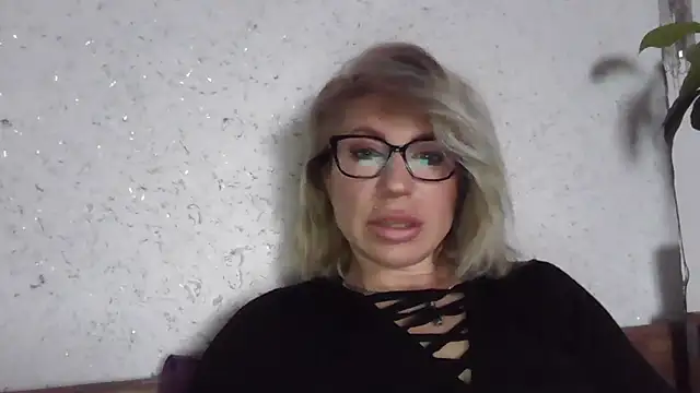 fox red lady7 online show from April 17, 2026, 6:49 am