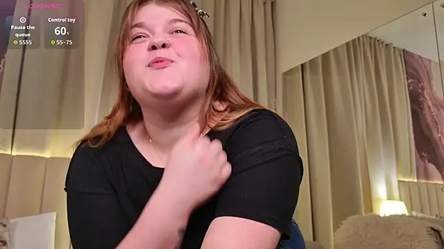 Mia Ray online show from July 5, 2026, 6:37 pm