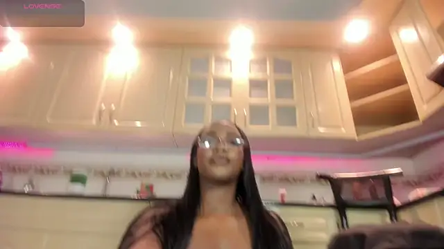 Snapshot of ReinaMiah chatting on November 7, 2025, 3:44 am ReinaMiah online show from November 7, 2025, 3:44 am