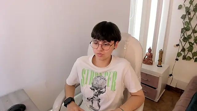 Nathaly ds online show from November 22, 2025, 7:57 pm