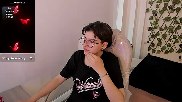 Nathaly ds online show from October 23, 2025, 7:45 pm