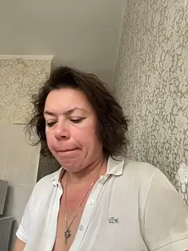 Kiravix online show from October 9, 2025, 4:57 am